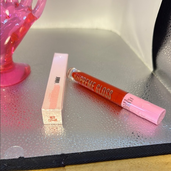 Jeffree Star Red Lipstick Glossy Finish - Picture 3 of 4